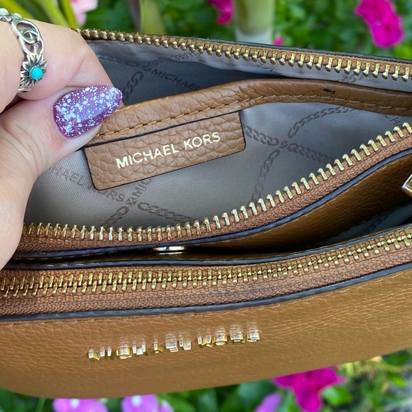 Michael Kors Tan Brown Leather Double Compartment Zippered Crossbody Purse - Picture 4 of 17